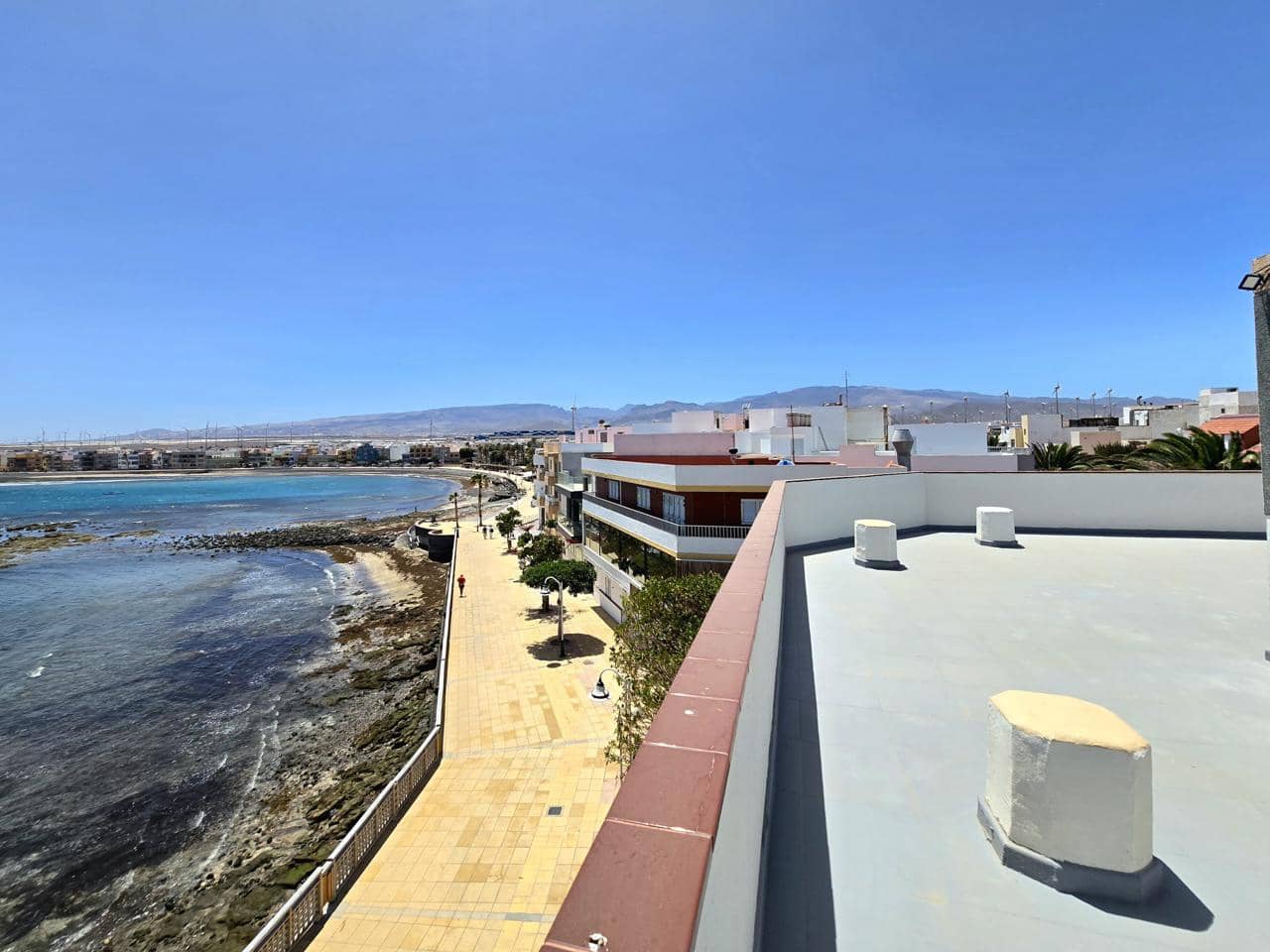 3 bedroom Flat for rent in Arinaga with garage - € 1,500 (Ref: 9895558)