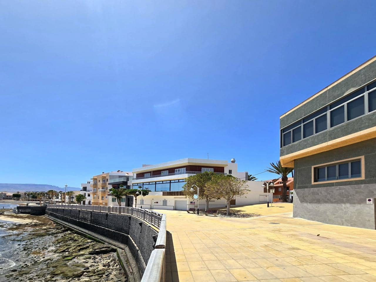 3 bedroom Flat for rent in Arinaga with garage - € 1,500 (Ref: 9895558)