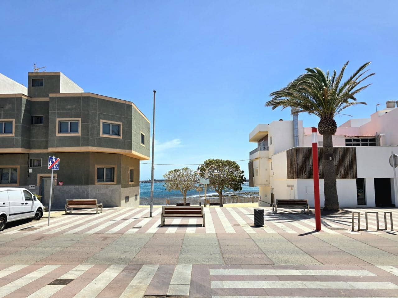 3 bedroom Flat for rent in Arinaga with garage - € 1,500 (Ref: 9895558)