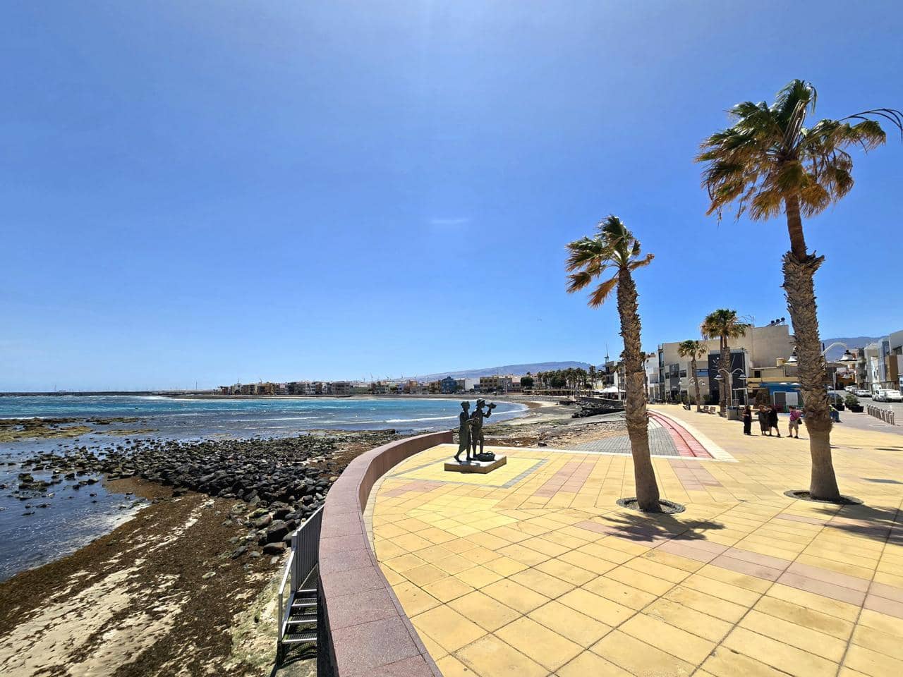 3 bedroom Flat for rent in Arinaga with garage - € 1,500 (Ref: 9895558)