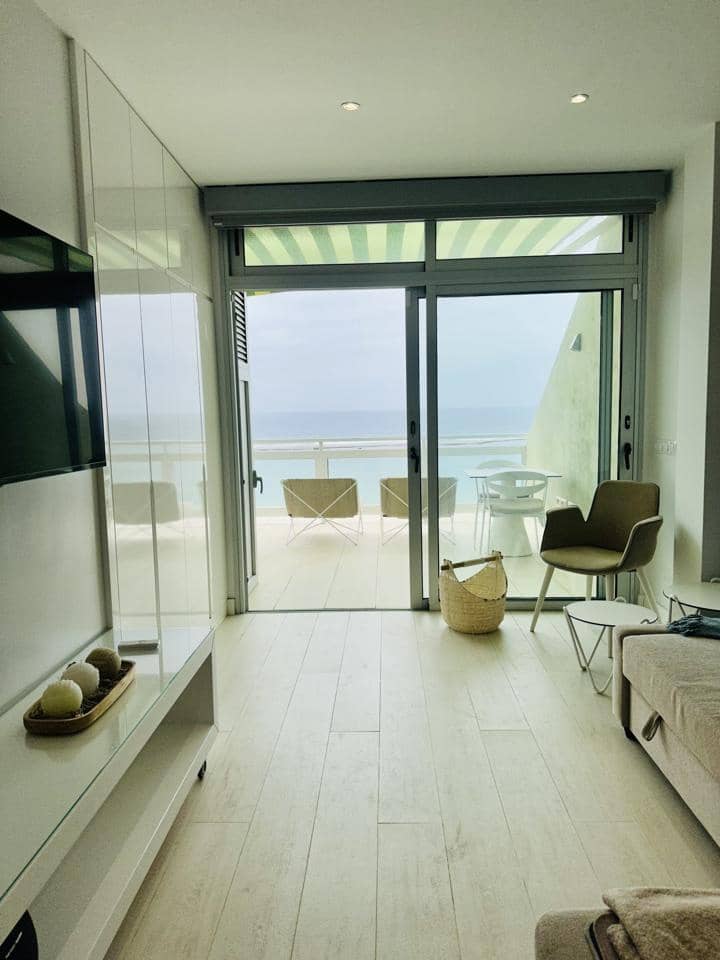 Flat te huur in Las Palmas de Gran Canaria - € 2.500 (Ref: 9902693)