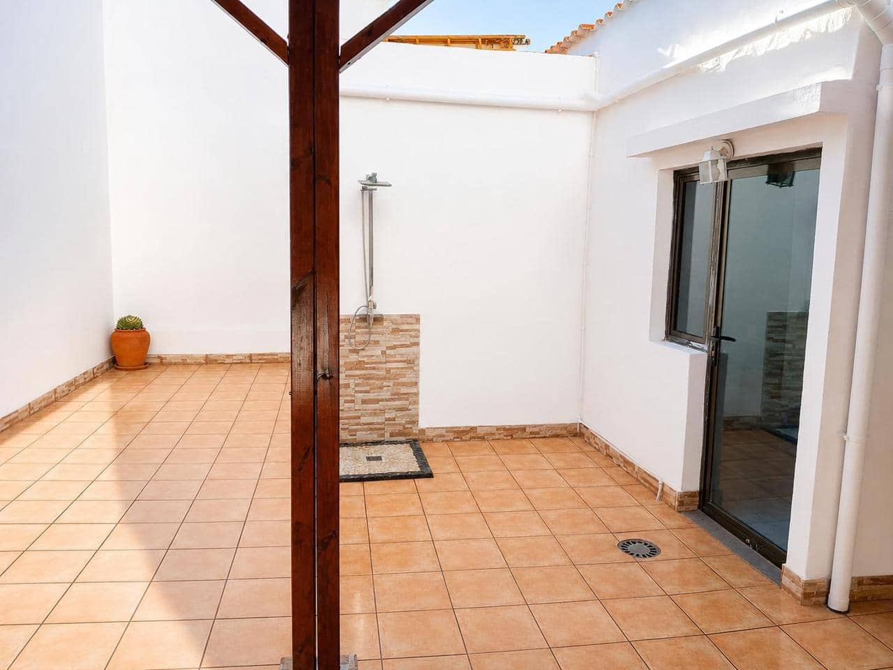 1 bedroom Villa for rent in Sardina - € 1,100 (Ref: 9911838)