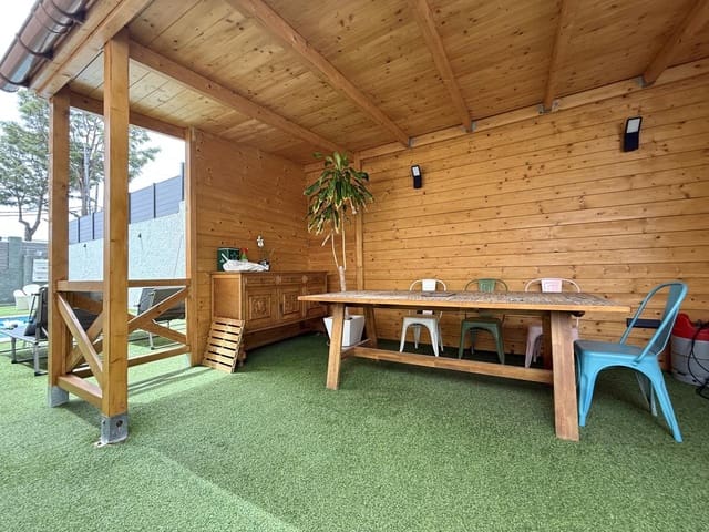 4 slaapkamer Villa te koop in Las Mesas - El Toscón, Las Palmas de Gran Canaria met zwembad garage - € 475.000 (Ref: 9937121)