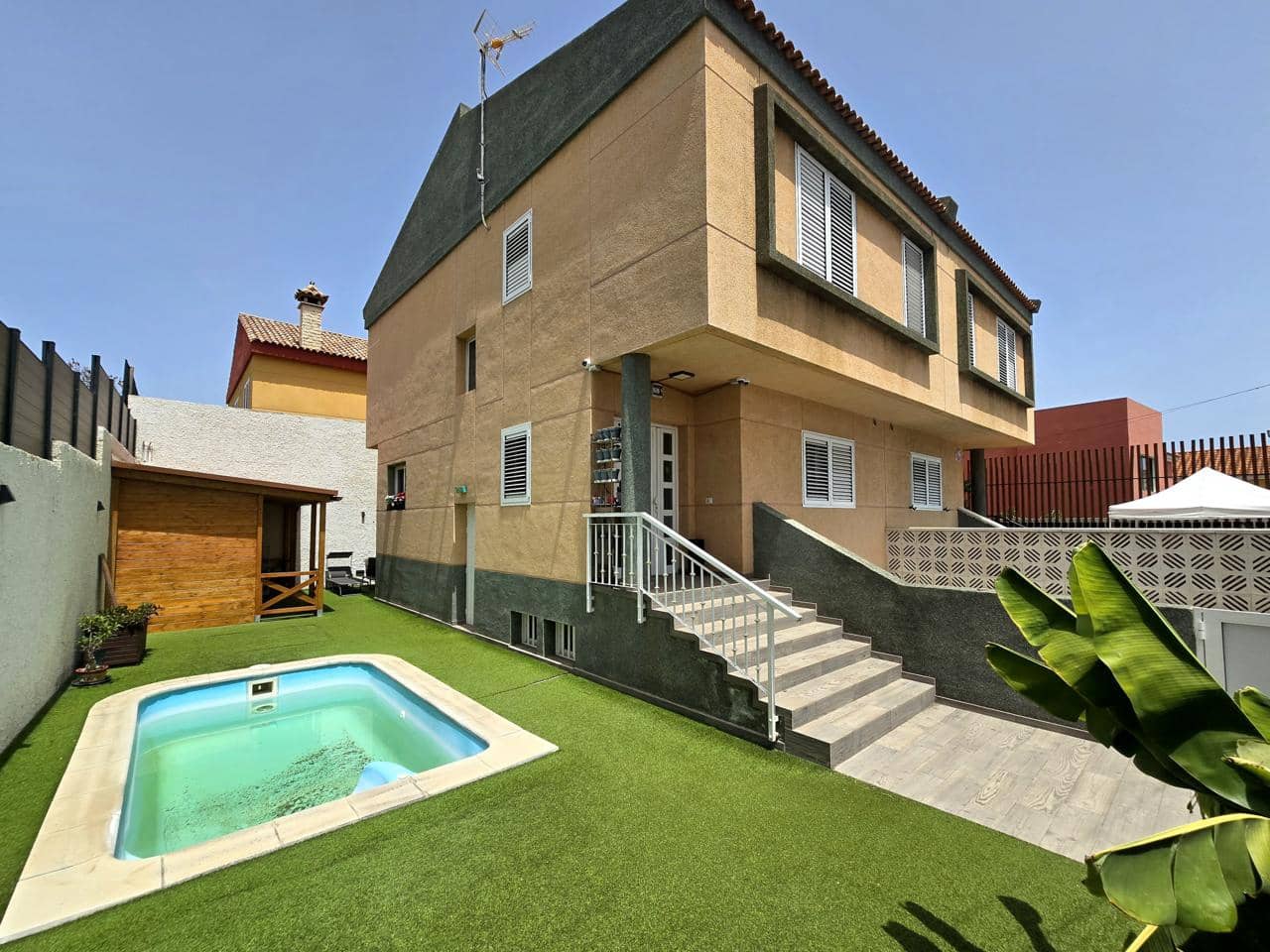 Chalet de 4 habitaciones en Las Palmas de Gran Canaria en venta con piscina garaje - 475.000 € (Ref: 9937121)