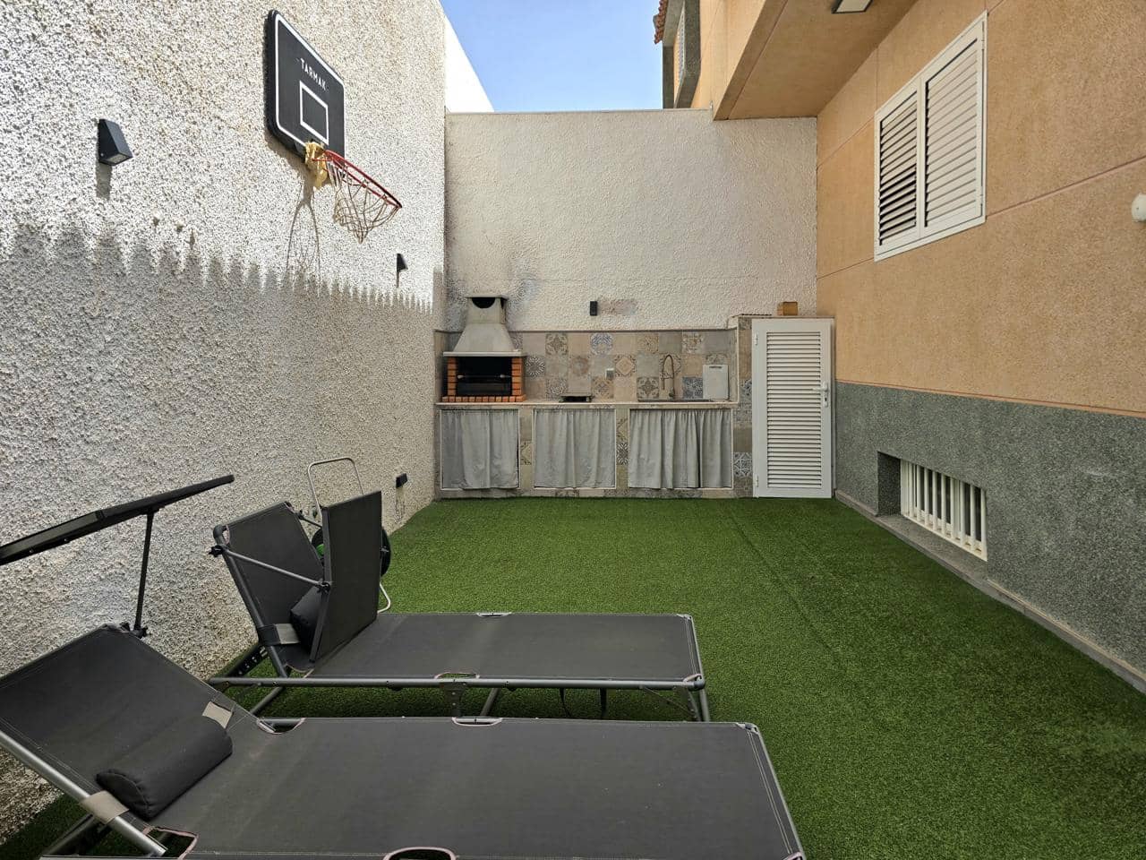Chalet de 4 habitaciones en Las Palmas de Gran Canaria en venta con piscina garaje - 475.000 € (Ref: 9937121)