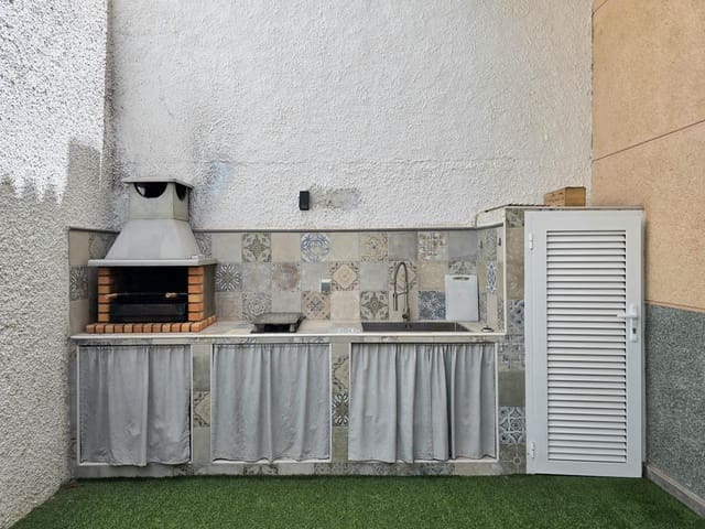 Chalet de 4 habitaciones en Las Mesas - El Toscón, Las Palmas de Gran Canaria en venta con piscina garaje - 475.000 € (Ref: 9937121)