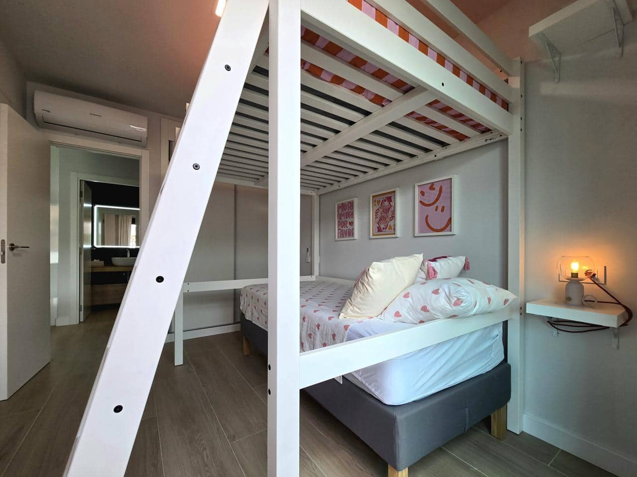 Appartement de 2 chambres à louer à Puerto Rico avec piscine garage - 1 700 € (Ref: 9939252)