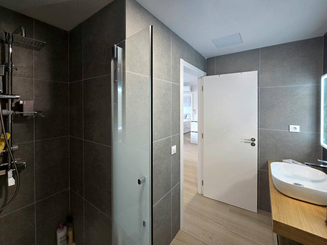 Appartement de 2 chambres à louer à Puerto Rico avec piscine garage - 1 700 € (Ref: 9939252)