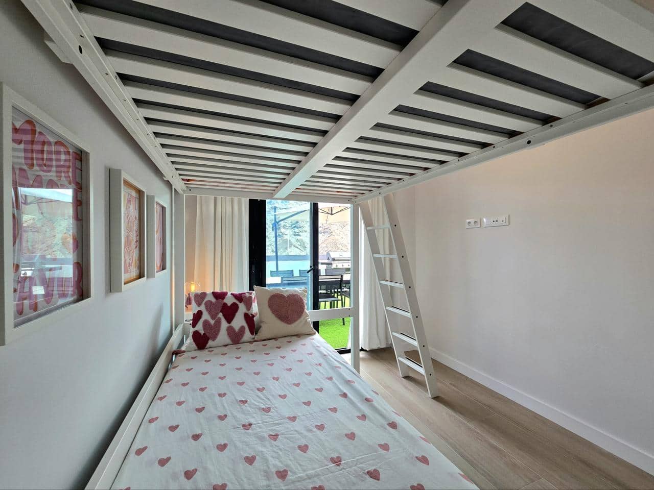 Appartement de 2 chambres à louer à Puerto Rico avec piscine garage - 1 700 € (Ref: 9939252)
