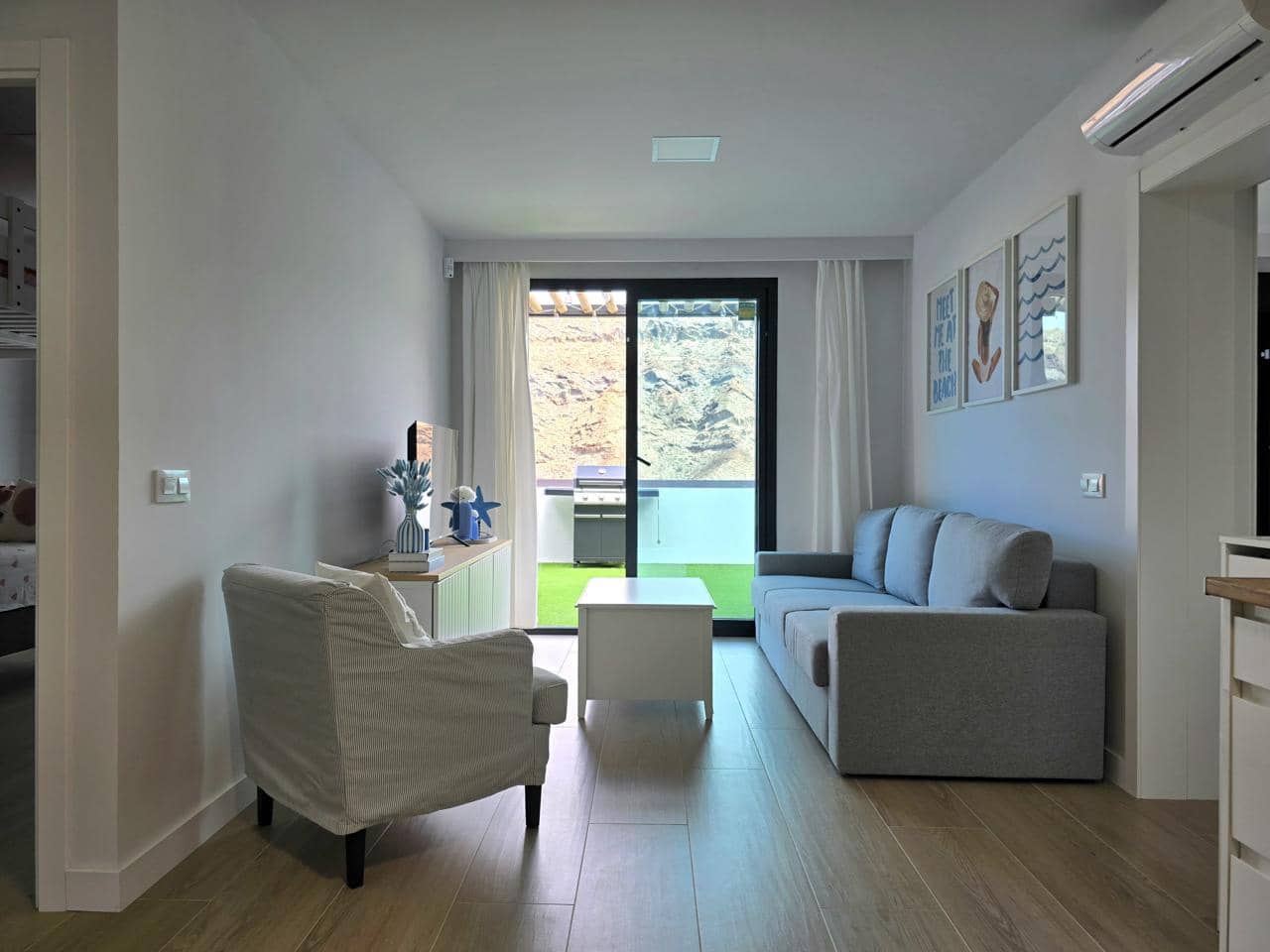 Appartement de 2 chambres à louer à Puerto Rico avec piscine garage - 1 700 € (Ref: 9939252)