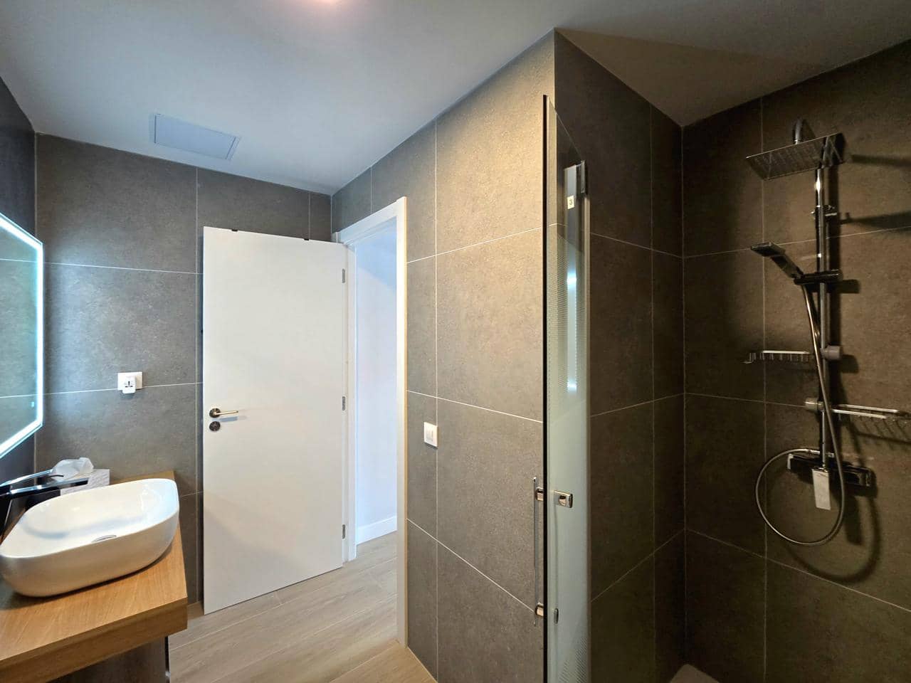 Appartement de 2 chambres à louer à Puerto Rico avec piscine garage - 1 700 € (Ref: 9939252)
