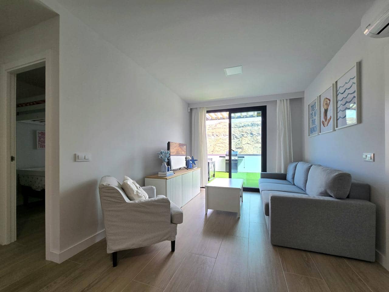 Appartement de 2 chambres à louer à Puerto Rico avec piscine garage - 1 700 € (Ref: 9939252)