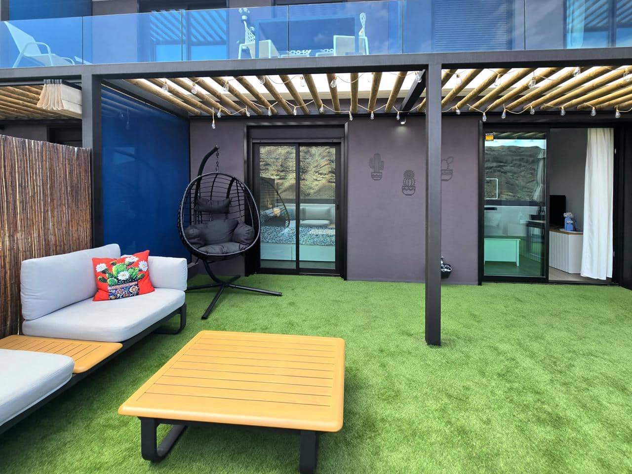 Appartement de 2 chambres à louer à Puerto Rico avec piscine garage - 1 700 € (Ref: 9939252)