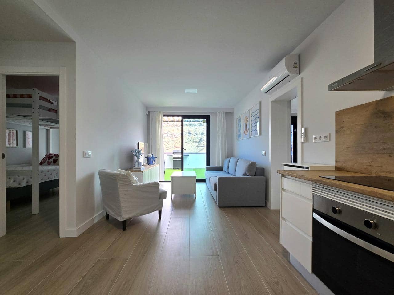 Appartement de 2 chambres à louer à Puerto Rico avec piscine garage - 1 700 € (Ref: 9939252)
