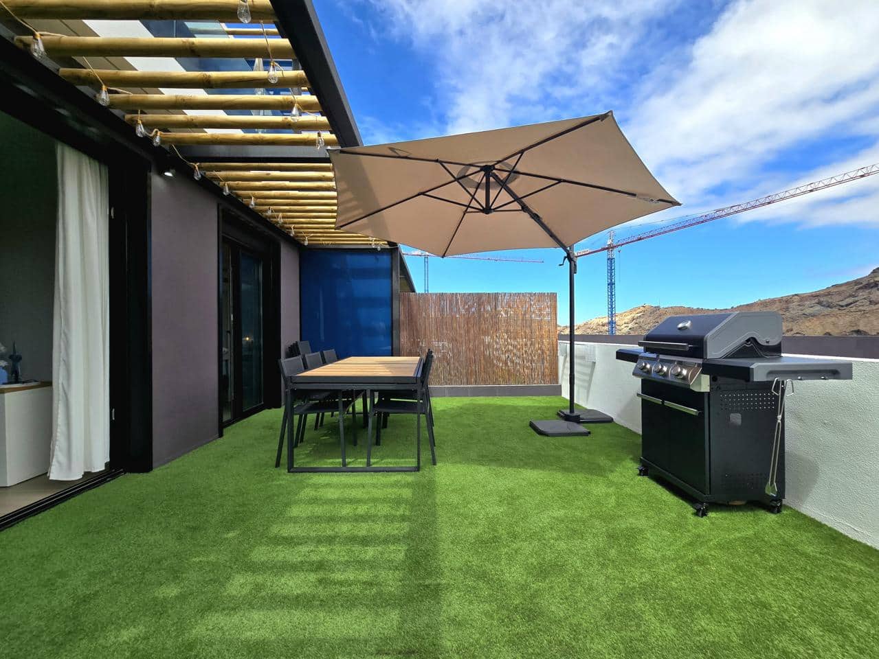 Appartement de 2 chambres à louer à Puerto Rico avec piscine garage - 1 700 € (Ref: 9939252)