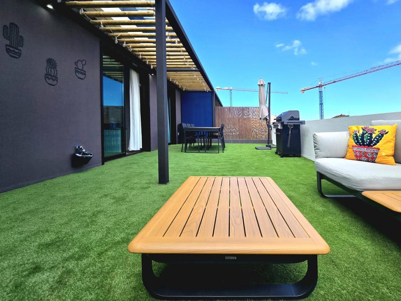 Appartement de 2 chambres à louer à Puerto Rico avec piscine garage - 1 700 € (Ref: 9939252)