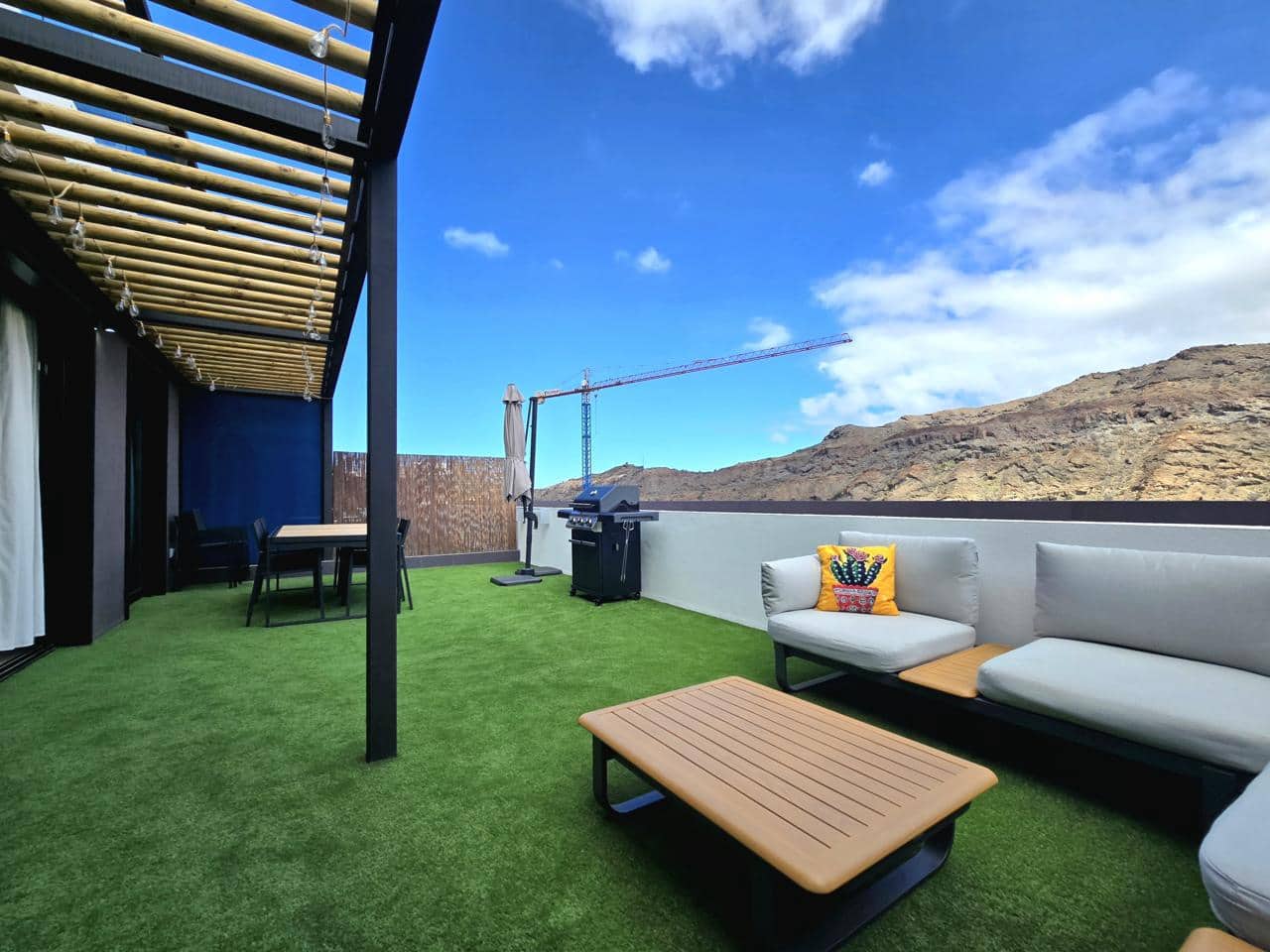 Appartement de 2 chambres à louer à Puerto Rico avec piscine garage - 1 700 € (Ref: 9939252)