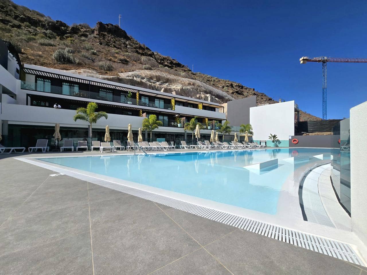 Appartement de 2 chambres à louer à Puerto Rico avec piscine garage - 1 700 € (Ref: 9939252)