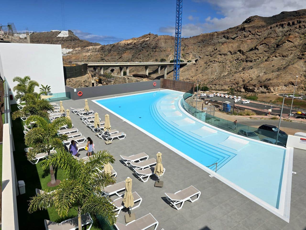 Appartement de 2 chambres à louer à Puerto Rico avec piscine garage - 1 700 € (Ref: 9939252)
