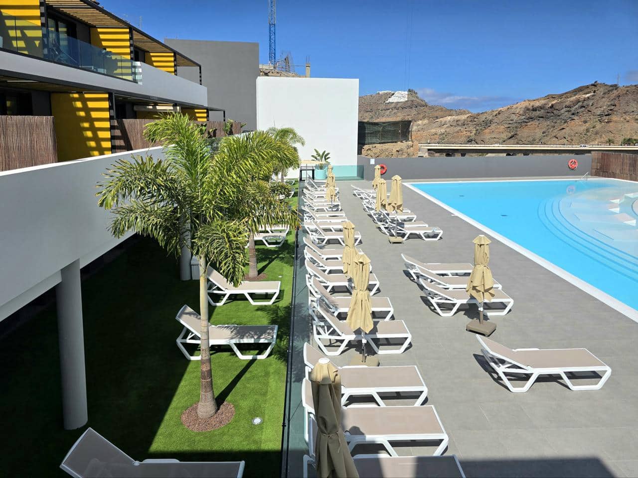 Appartement de 2 chambres à louer à Puerto Rico avec piscine garage - 1 700 € (Ref: 9939252)