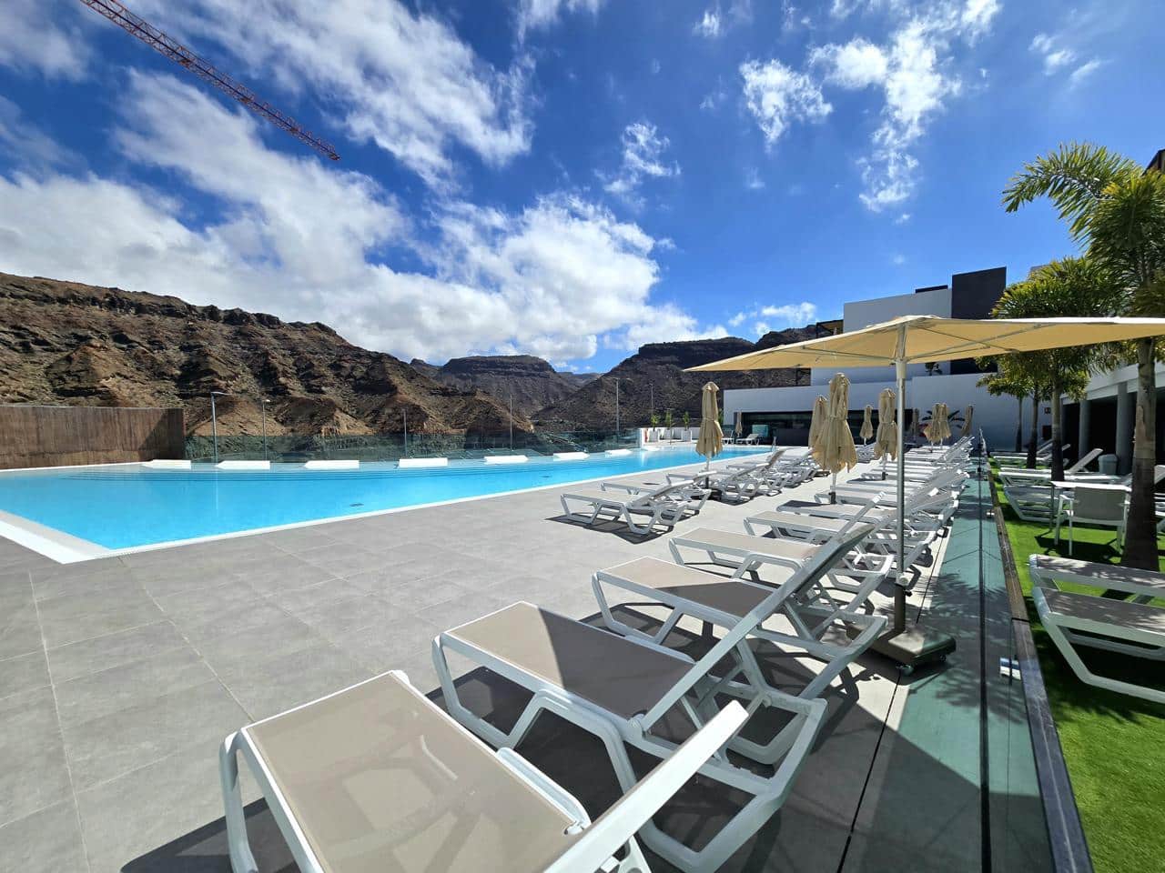 Appartement de 2 chambres à louer à Puerto Rico avec piscine garage - 1 700 € (Ref: 9939252)