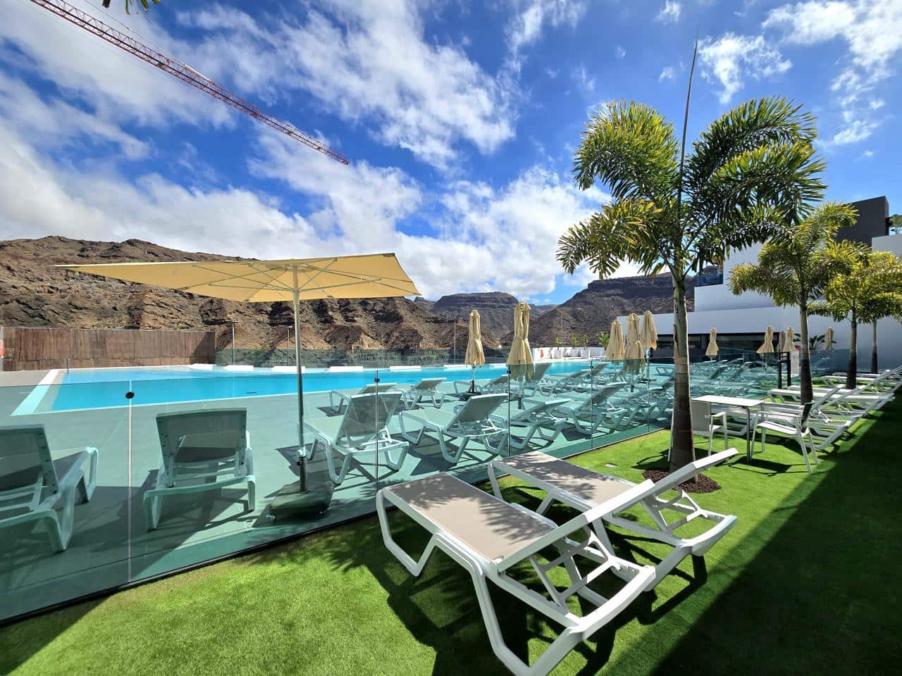 Appartement de 2 chambres à louer à Puerto Rico avec piscine garage - 1 700 € (Ref: 9939252)