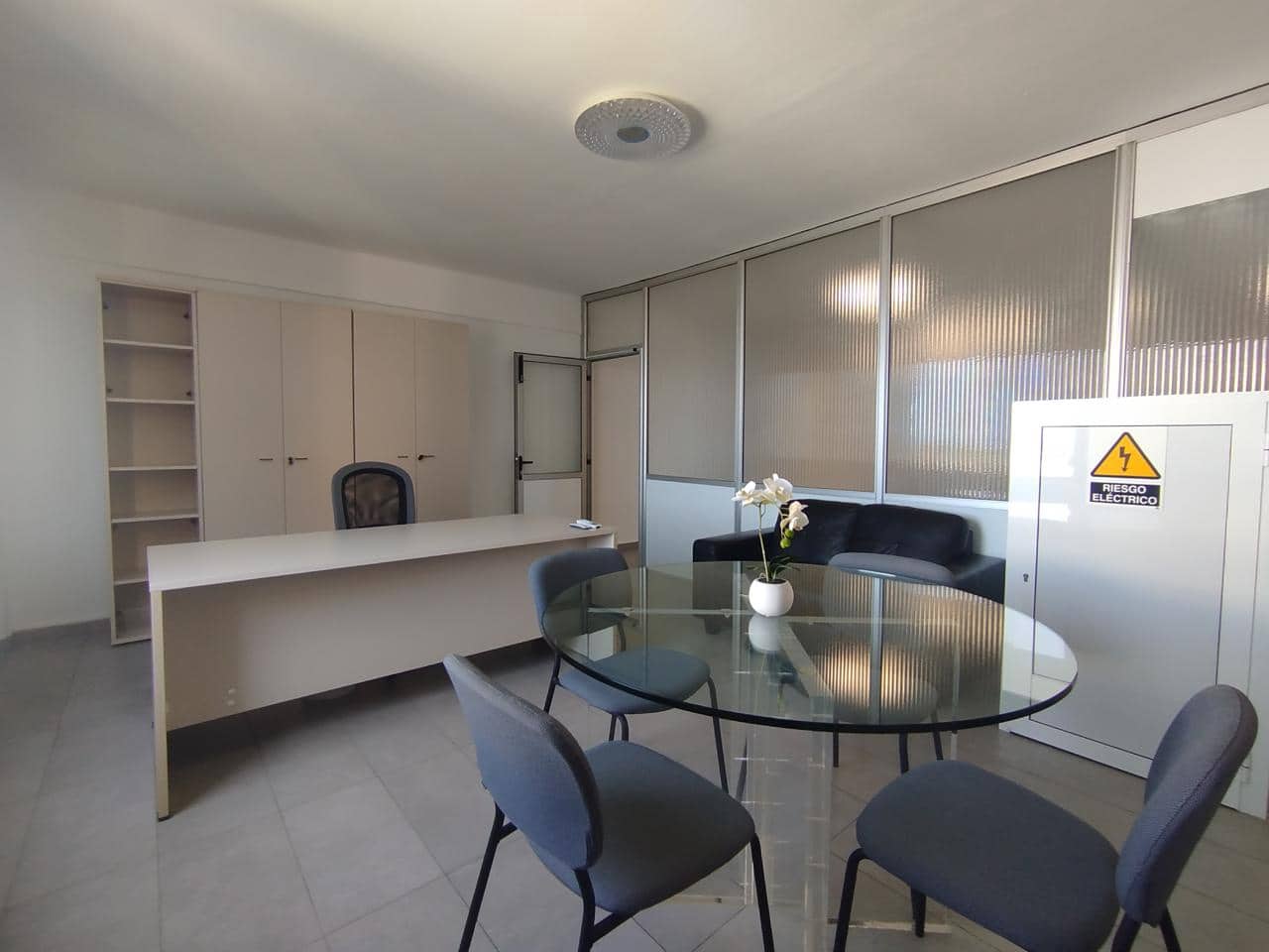 Bureau de 2 chambres à louer à Playa del Ingles - 1 250 € (Ref: 9941190)