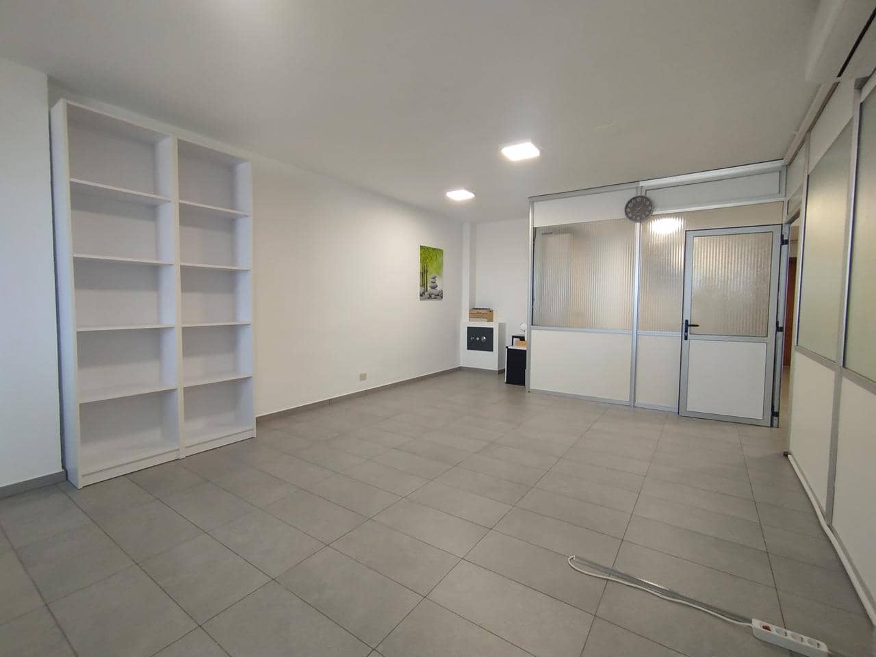 Bureau de 2 chambres à louer à Playa del Ingles - 1 250 € (Ref: 9941190)