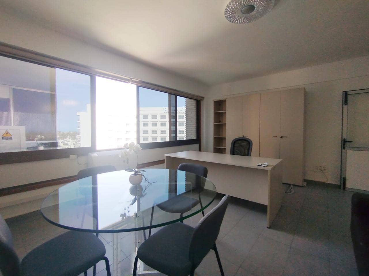 Bureau de 2 chambres à louer à Playa del Ingles - 1 250 € (Ref: 9941190)