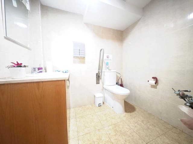 4 quarto Empresa para arrendar em Playa del Inglés, San Bartolomé de Tirajana - 2 600 € (Ref: 9956326)