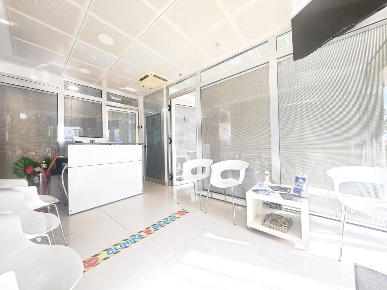 4 bedroom Business for rent in Playa del Ingles - € 2,600 (Ref: 9956326)