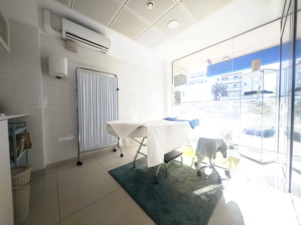 4 bedroom Business for rent in Playa del Ingles - € 2,600 (Ref: 9956326)