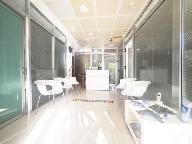 4 quarto Empresa para arrendar em Playa del Inglés, San Bartolomé de Tirajana - 2 600 € (Ref: 9956326)