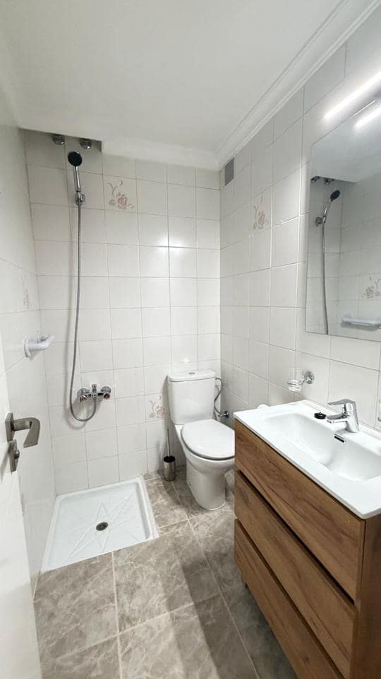 3 soverom Leilighet til leie i San Fernando med garasje - € 1 350 (Ref: 9983161)