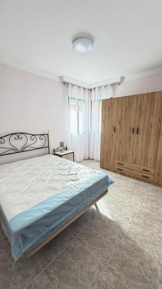 3 soverom Leilighet til leie i San Fernando med garasje - € 1 350 (Ref: 9983161)
