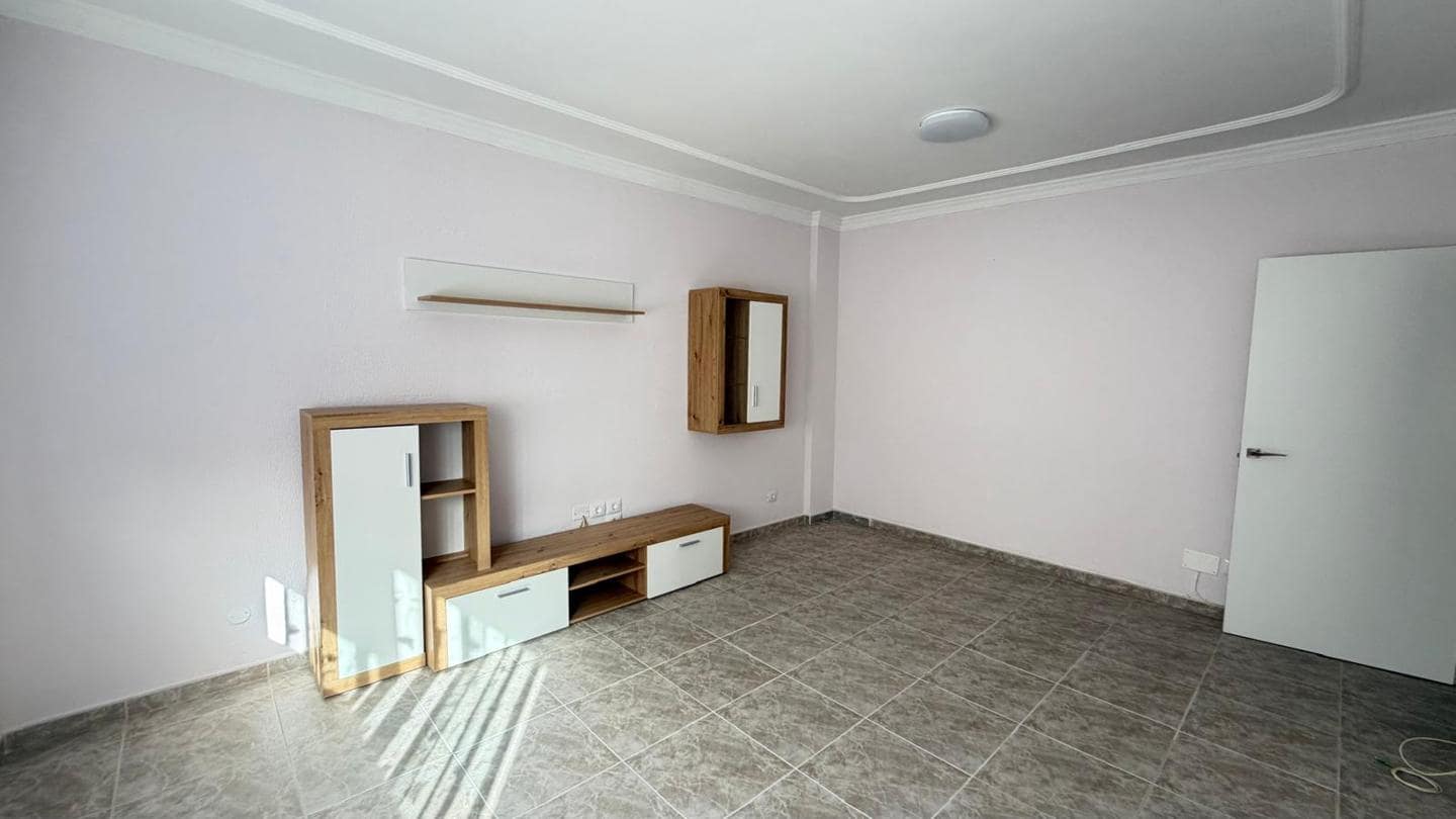 3 soverom Leilighet til leie i San Fernando med garasje - € 1 350 (Ref: 9983161)