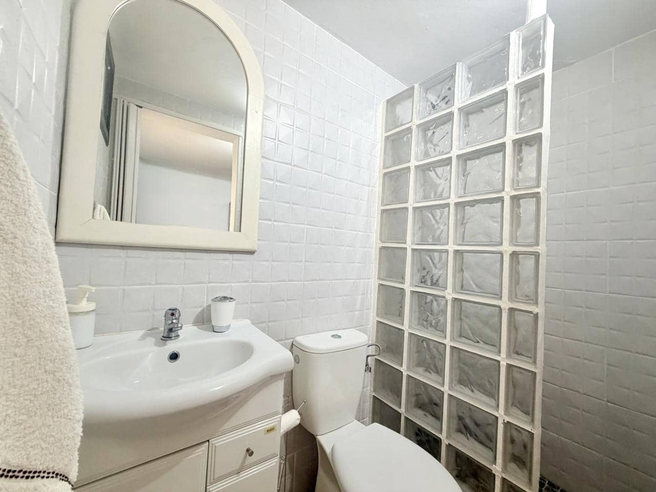 1 slaapkamer Villa te huur in Firgas met garage - € 1.000 (Ref: 9997713)