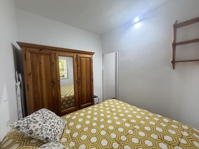 1 slaapkamer Villa te huur in Firgas met garage - € 1.000 (Ref: 9997713)