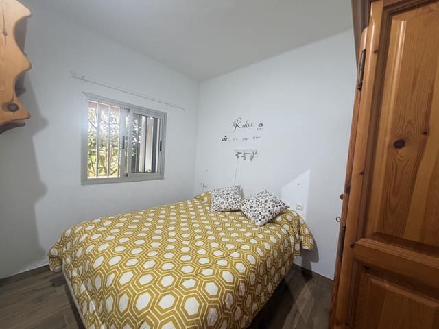 1 slaapkamer Villa te huur in Firgas met garage - € 1.000 (Ref: 9997713)