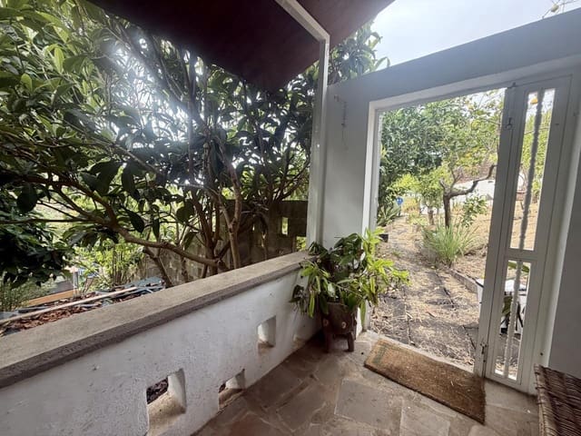 1 slaapkamer Villa te huur in Firgas met garage - € 1.000 (Ref: 9997713)