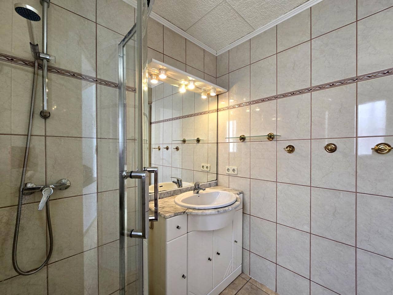 1 makuuhuone Asunto vuokrattavana paikassa Sonneland mukana uima-altaan - 1 200 € (Ref: 9999492)