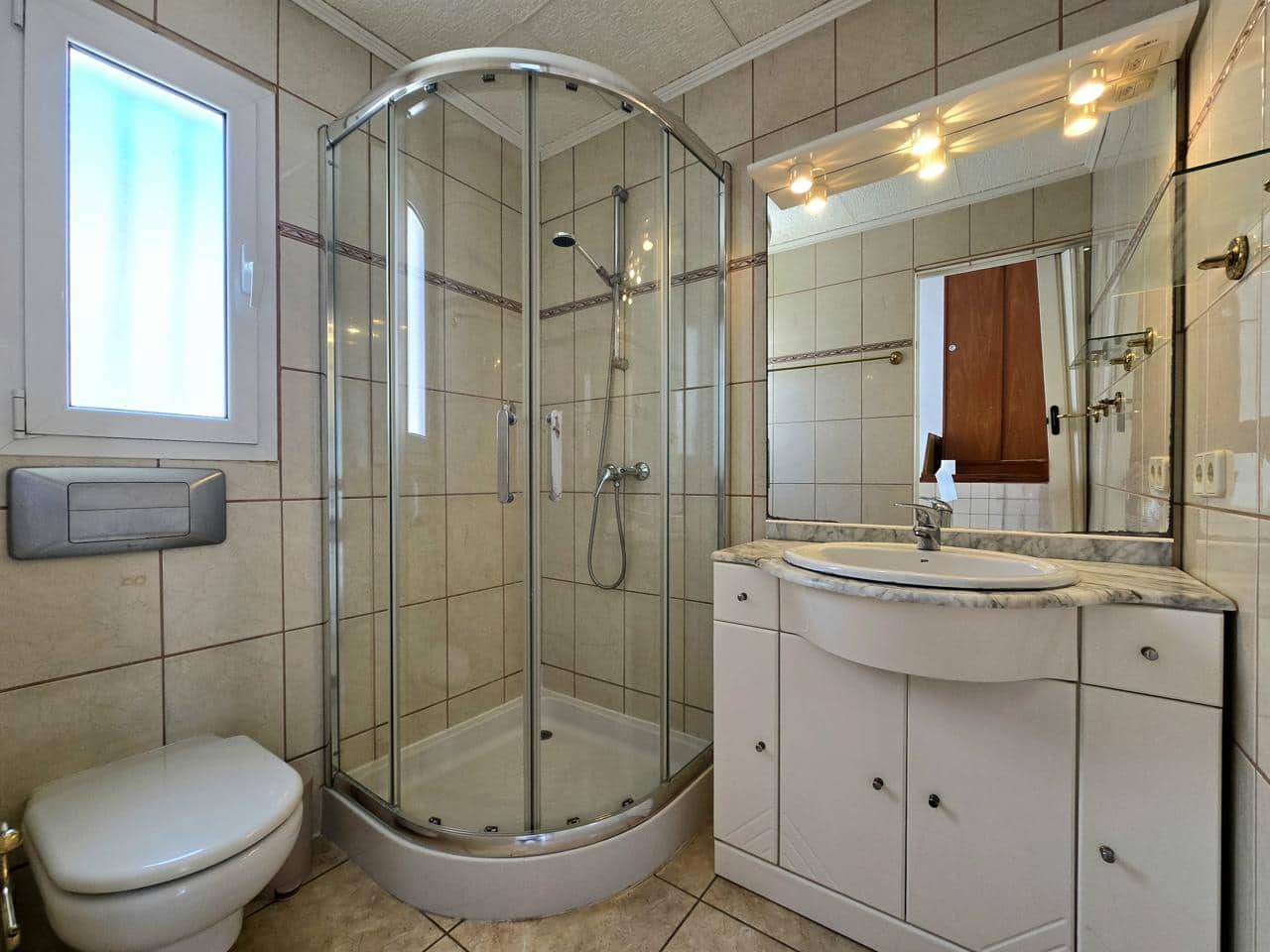 1 makuuhuone Asunto vuokrattavana paikassa Sonneland mukana uima-altaan - 1 200 € (Ref: 9999492)