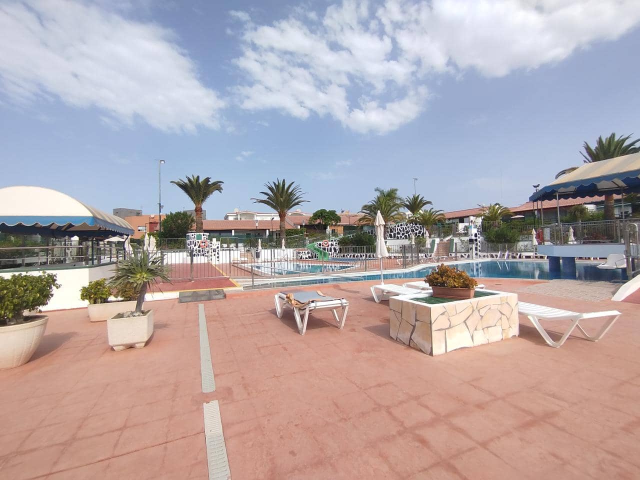 2 camera da letto Bungalow da affittare in Sonneland con piscina - 1.300 € (Rif: 9999493)