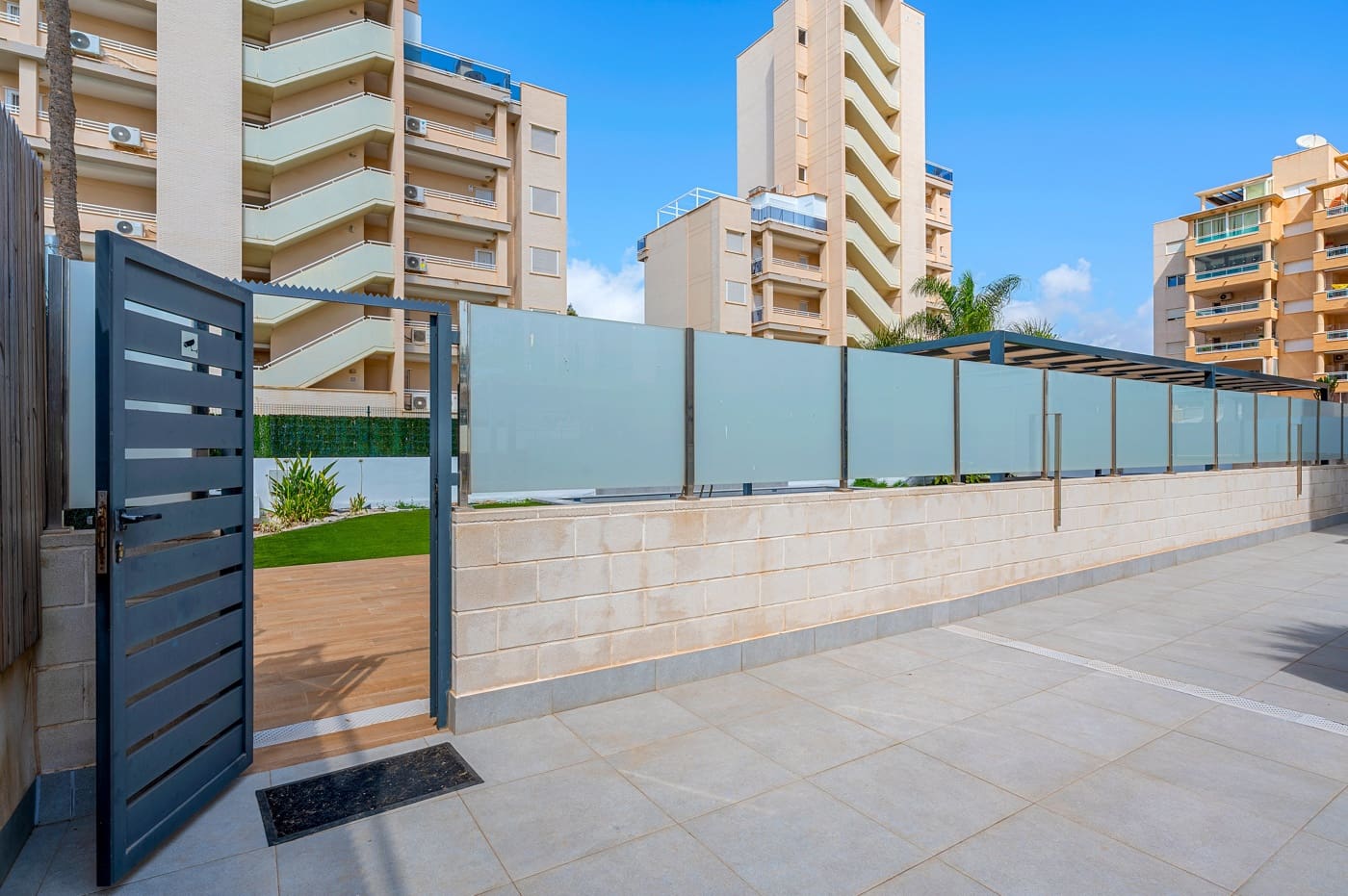 3 soveværelse Lejlighed til salg i Guardamar del Segura med swimmingpool garage - € 379.000 (Ref: 10017193)