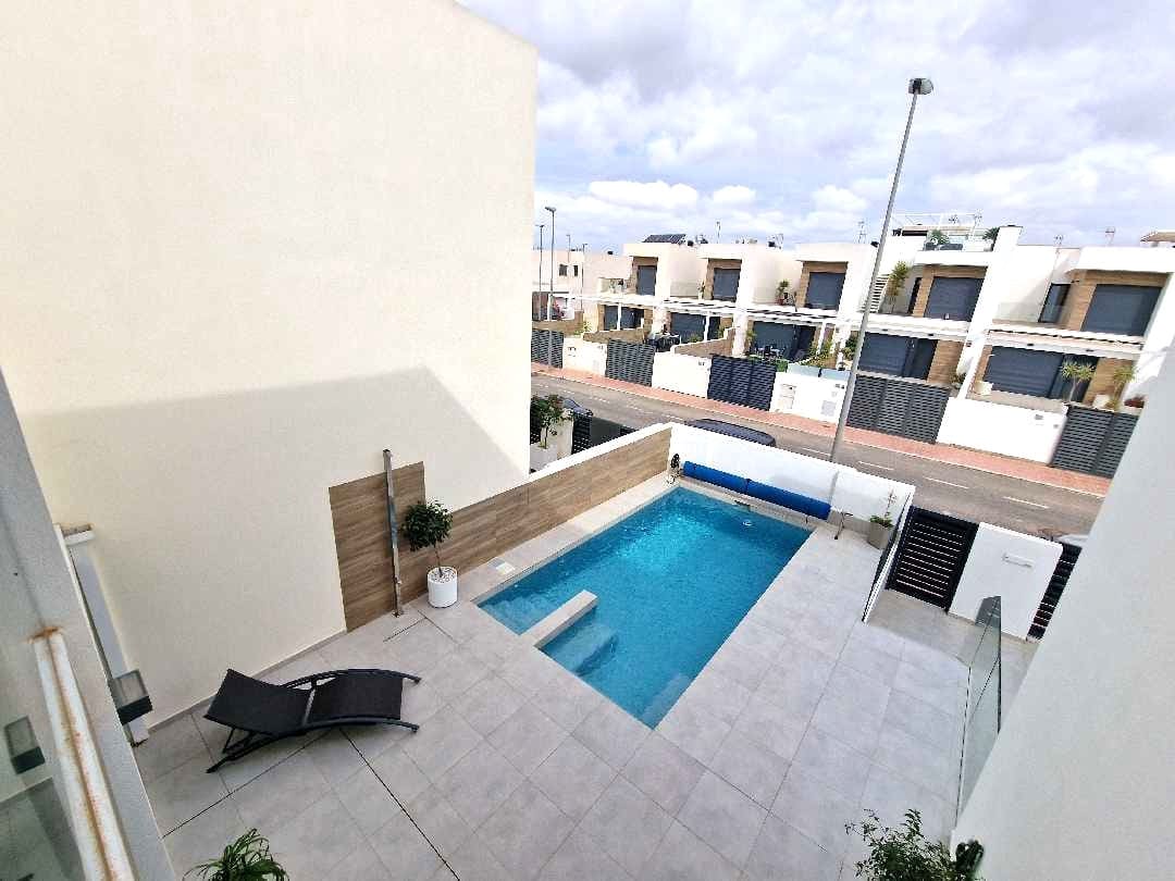 5 bedroom Villa for sale in Rojales with pool - € 450,000 (Ref: 10121072)