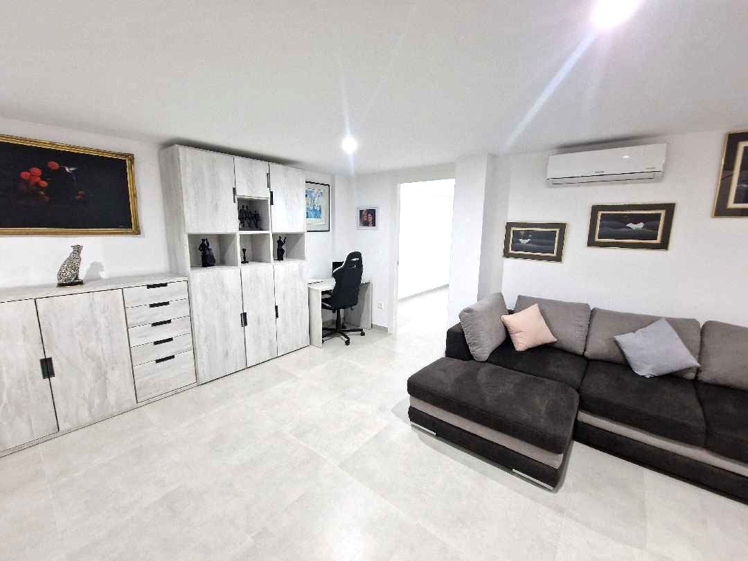 5 bedroom Villa for sale in Rojales with pool - € 450,000 (Ref: 10121072)