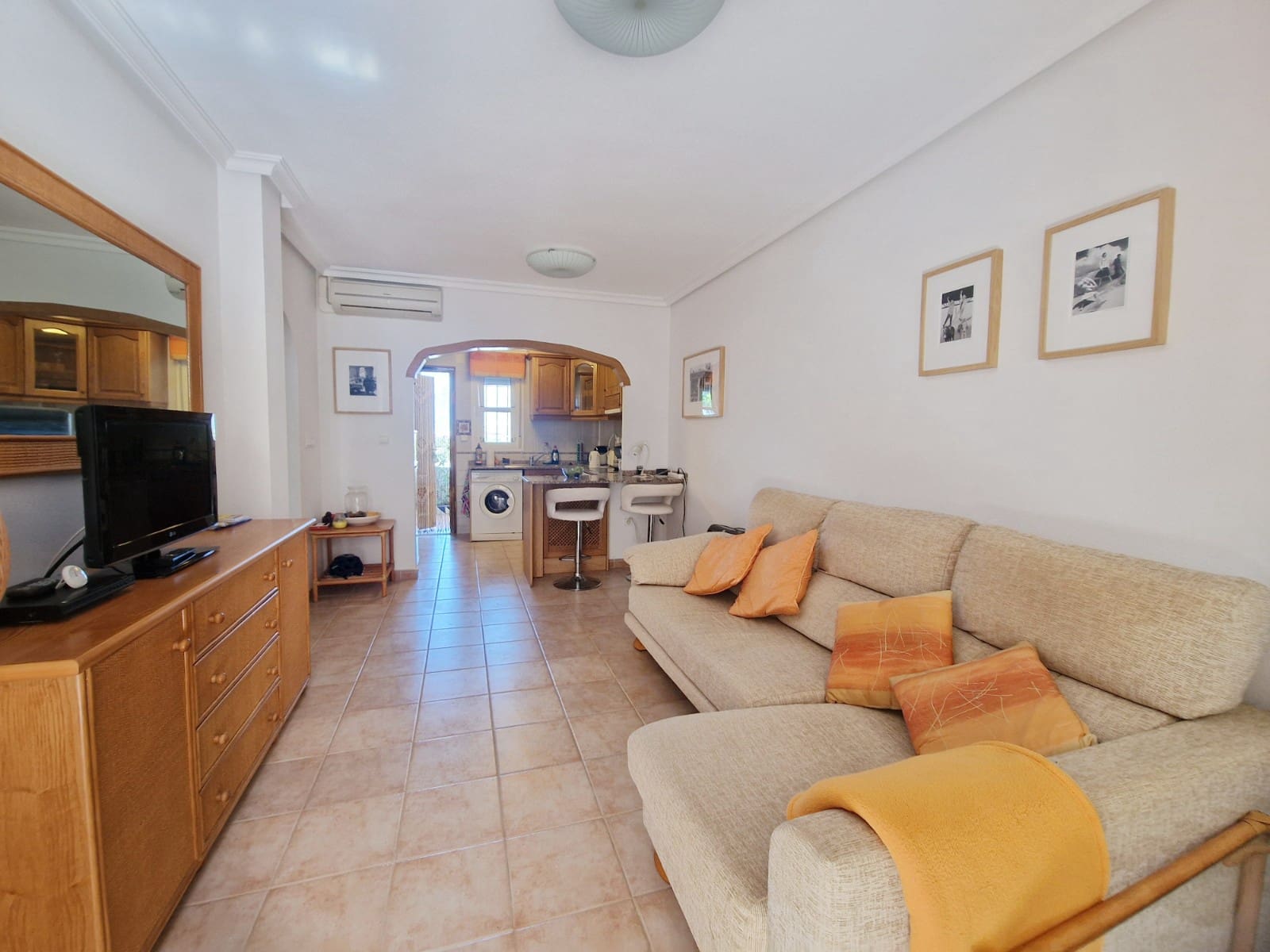 Apartamento de 2 habitaciones en Guardamar del Segura en venta con piscina garaje - 145.000 € (Ref: 10145090)