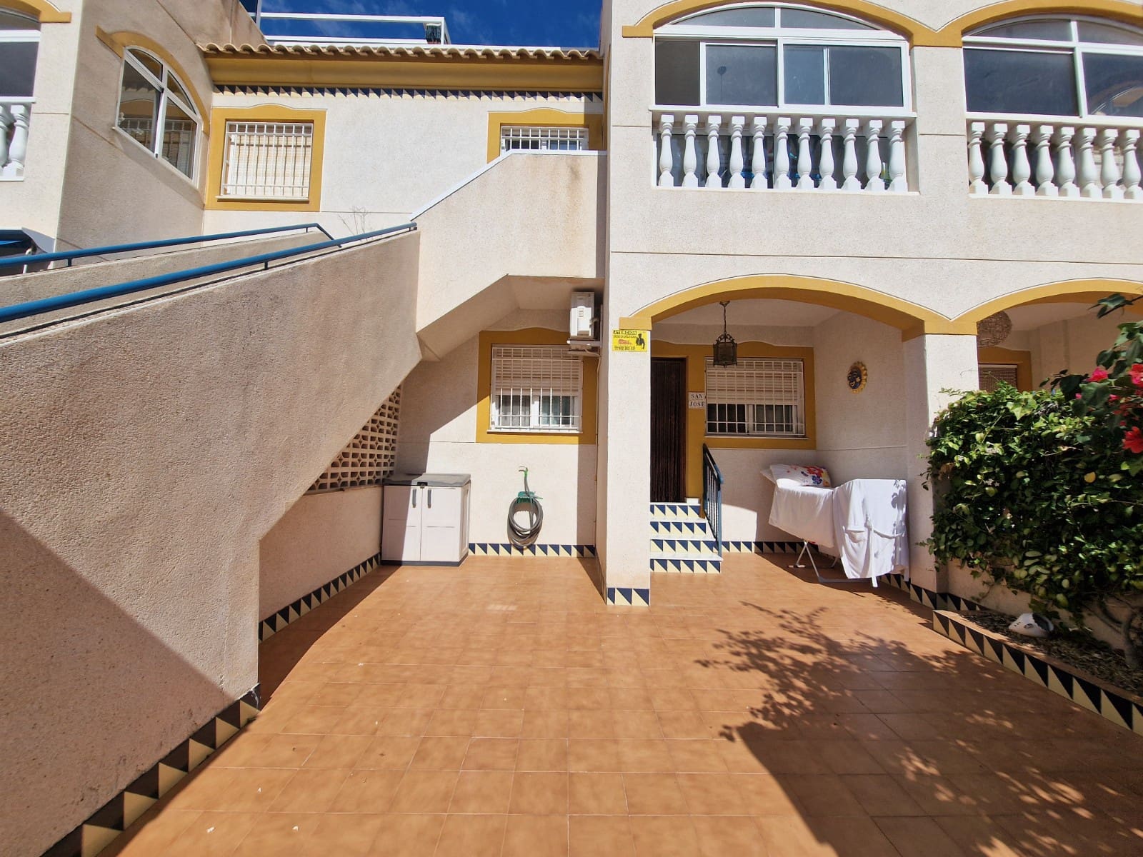 Apartamento de 2 habitaciones en Guardamar del Segura en venta con piscina garaje - 145.000 € (Ref: 10145090)
