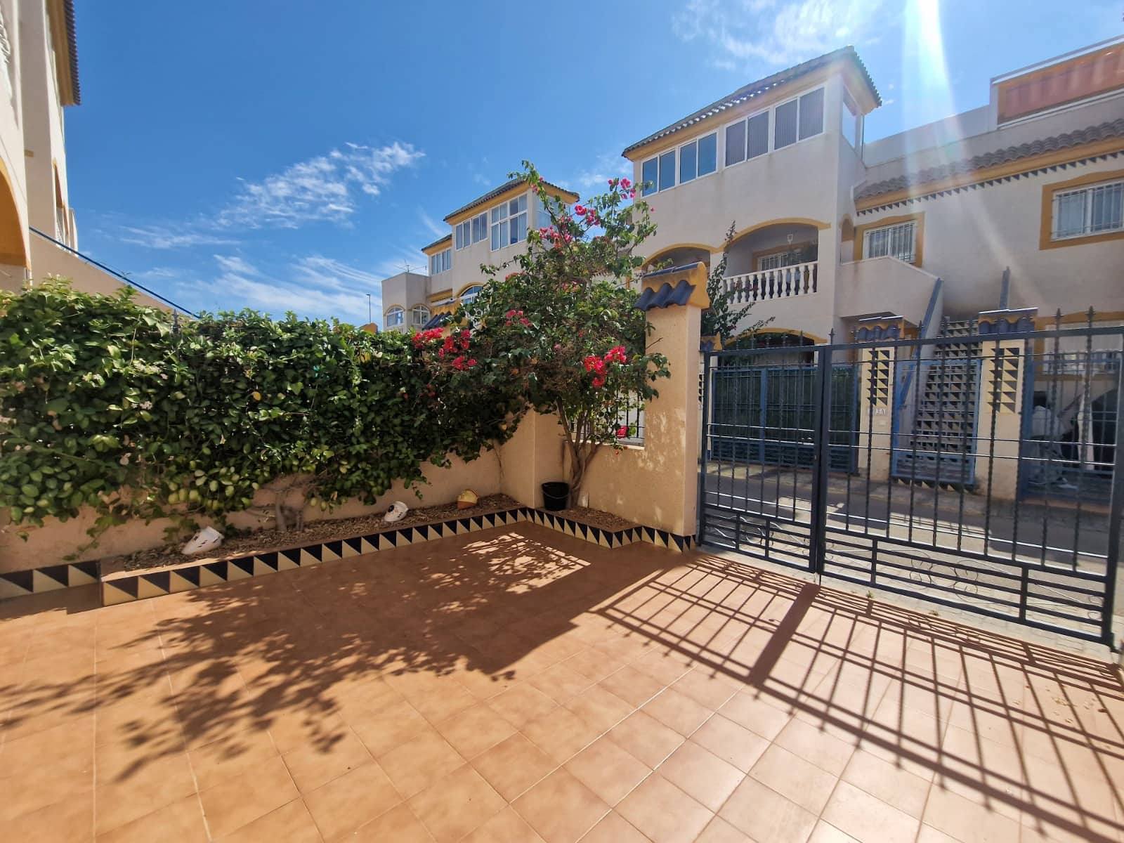 Apartamento de 2 habitaciones en Guardamar del Segura en venta con piscina garaje - 145.000 € (Ref: 10145090)