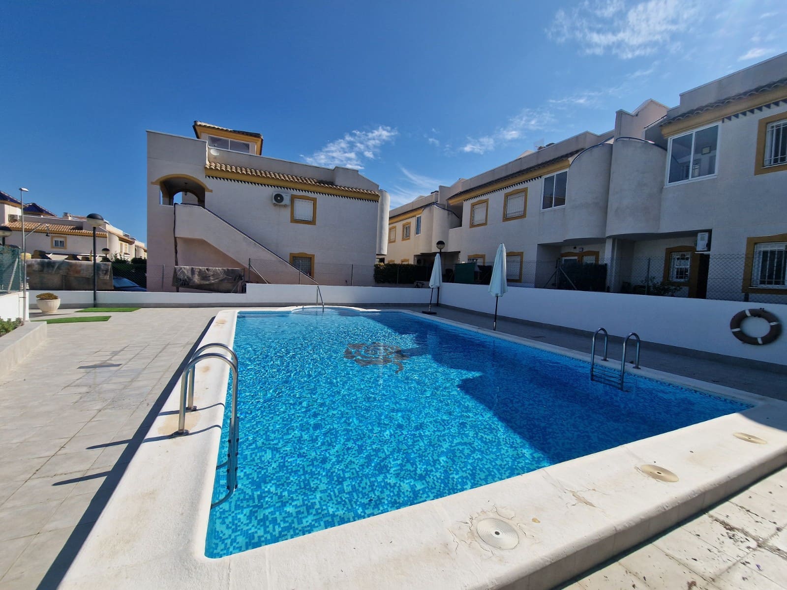 Apartamento de 2 habitaciones en Guardamar del Segura en venta con piscina garaje - 145.000 € (Ref: 10145090)